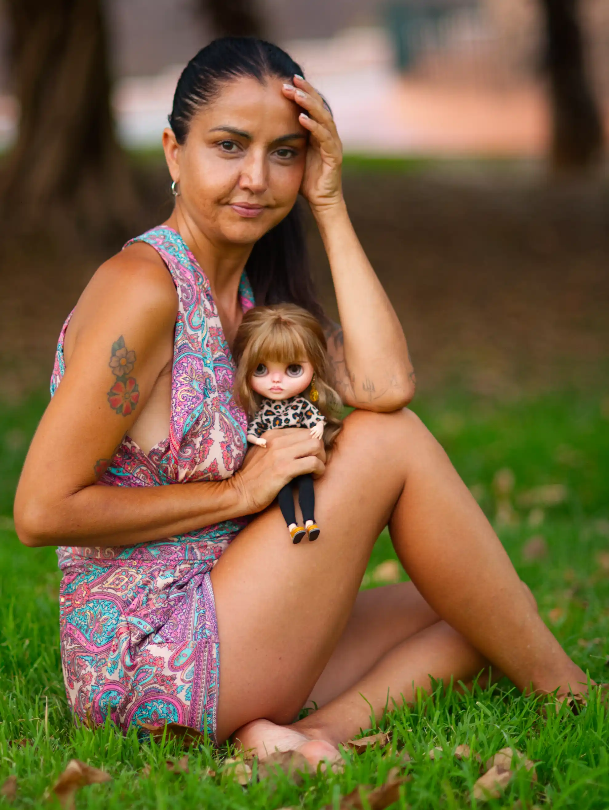 Mara Bermejo con una de sus muñecas de autor